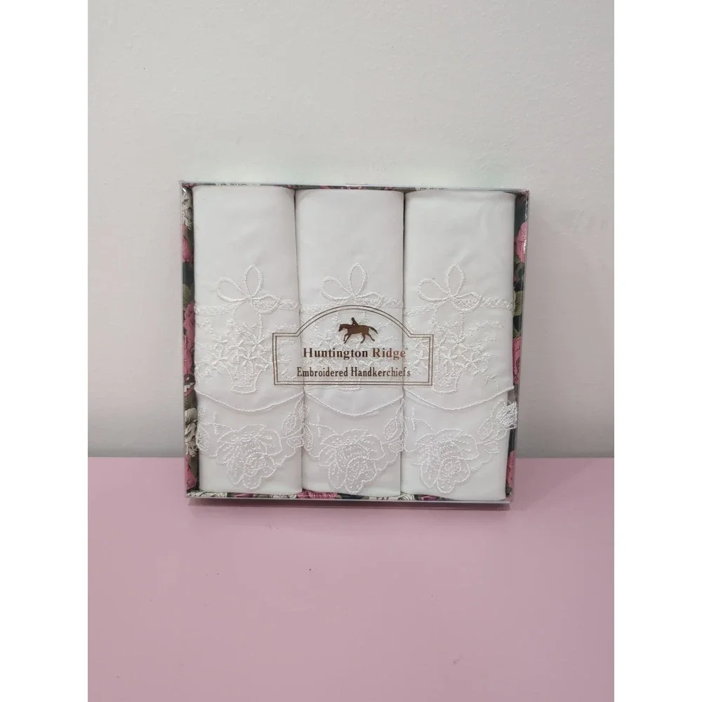 Vtg Embroidered White Handkerchiefs, Huntington Ridge New in‎ Box, Set of 3